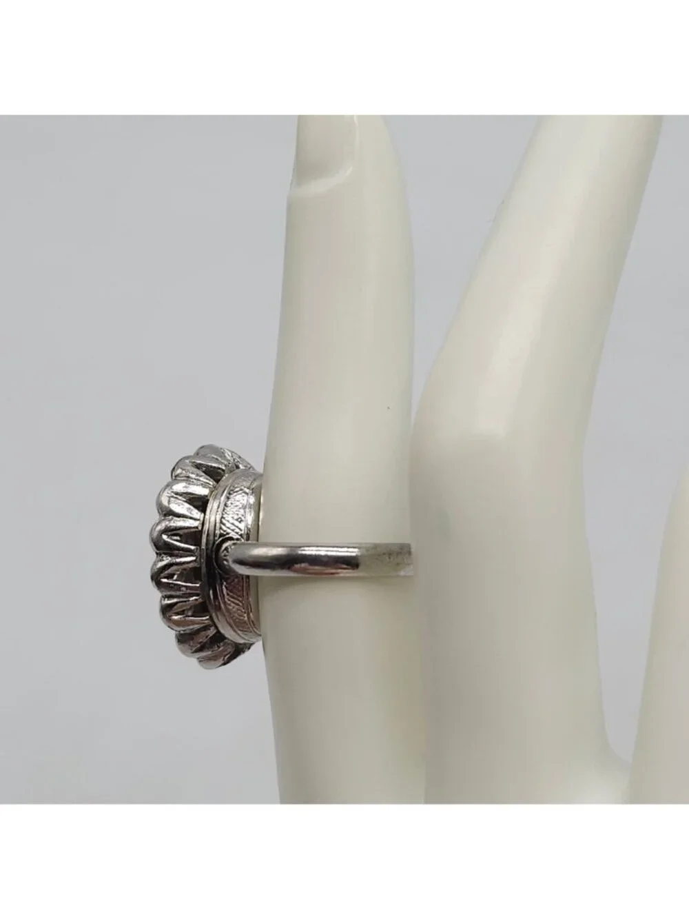 Whiting And Davis Green Faceted Glass Stone Silver Tone Cocktail Ring 6.5